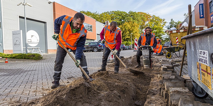 Glasvezelaanleg Glaspoort op bedrijventerrein graven en drillen