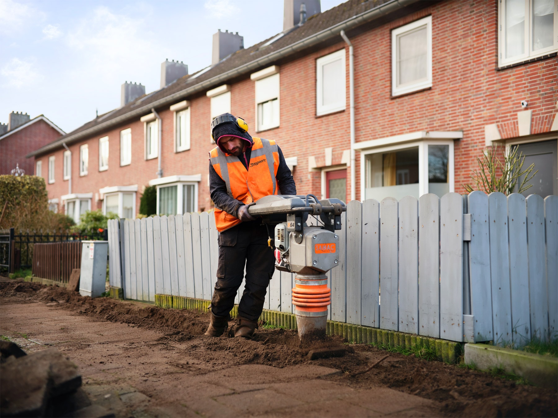 werker in de tuin