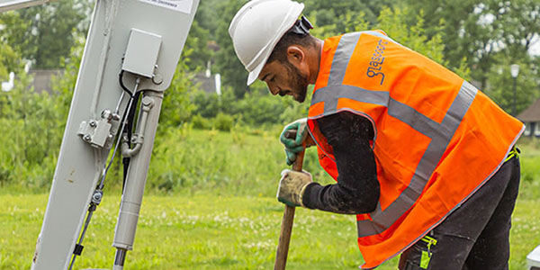 er wordt gegraven met een graafmachine